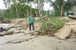 Đà Nẵng: Người dân bất an trước tình trạng biển xâm thực nhà
