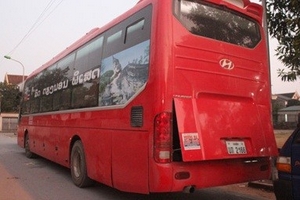 Hàng chục cảnh sát, kiểm lâm vây bắt xe biển số Lào nghi chở gỗ lậu