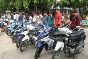 Bình Dương bắt hơn 200 “quái xế” gây mất an toàn giao thông