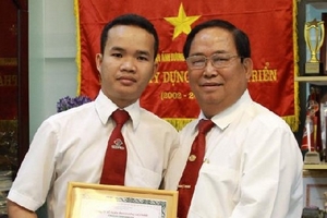 Cuộc gọi lúc nửa đêm và chiếc Vertu 250 triệu đồng “trốn” giữa hai hàng ghế