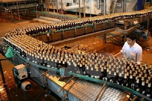 Tăng cường kiểm soát an toàn thực phẩm nước uống đóng chai