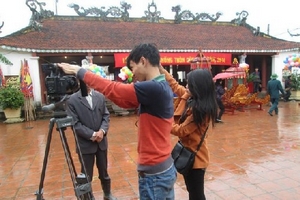 Cận Tết, sinh viên “tăng tốc” làm thêm