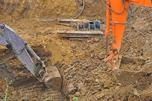 Đường ống nước vỡ lần thứ 10: 70.000 hộ dân Thủ đô mất nước