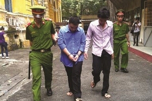 Ngang nhiên giả mạo  công an bắt xe vi phạm