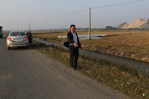 Đối tượng cướp máy ảnh, điện thoại PV Báo Xây Dựng ra đầu thú