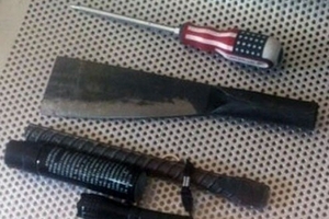 Bị truy hô, tên trộm ngã từ tầng 2 xuống đất