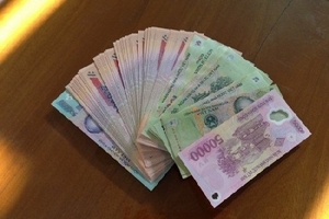 Hai nữ sinh lớp 8, cưa cửa sổ trộm tiền