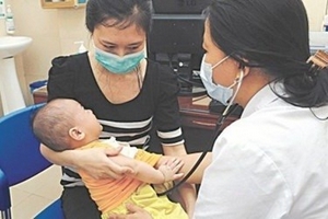 Nóng lạnh thất thường nhiều trẻ em nhập viện do viêm phổi
