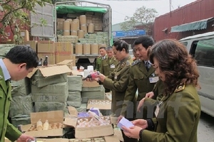 Khen thưởng Công an Hà Nội vụ phá đường dây thực phẩm chức năng giả