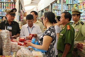 TP.HCM đẩy mạnh kiểm tra, xử lý vi phạm an toàn thực phẩm dịp Tết