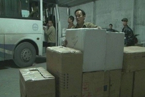 Phá điểm tập kết hàng nhập lậu, thu giữ hàng trăm đôi loa thùng