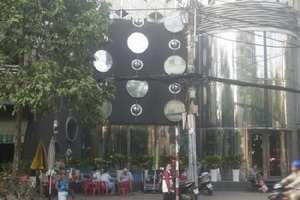 Đột kích quán bar ở Sài Gòn phát hiện nhiều người dương tính ma túy