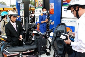 Giá xăng dầu giảm sâu, cước vận tải giảm “nhỏ giọt”