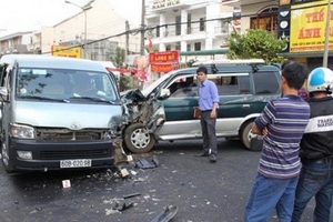 Tài xế say xỉn gây tai nạn với xe khách 11 người