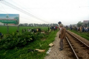 Bị tàu hỏa đâm tử vong khi nghe điện thoại