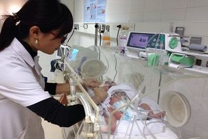 Cứu sống mẹ con sản phụ sau tai nạn giao thông