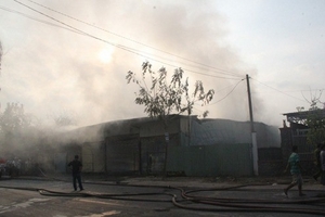 TP.HCM: Công ty sản xuất giấy bị “bà hỏa” thiêu rụi