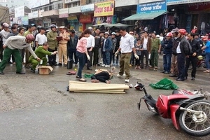 Nghệ An: Ngã xuống đường, thiếu nữ chết thảm dưới bánh xe tải