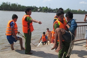 Cứu hộ thành công nam thanh niên có ý định tự tử