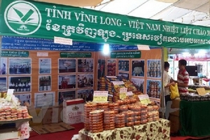 Việt Nam tham gia Hội chợ Thương mại Kampong Speu 2015