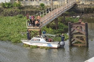 Cãi nhau với bạn gái, nam thanh niên nhảy cầu tự tử