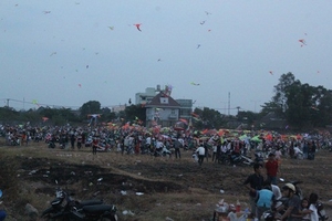 Đau lòng bé trai 4 tuổi tử vong vì bị diều "khủng" cuốn lên trời