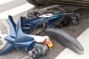 Bị xe tải cán ngang, một người nguy kịch