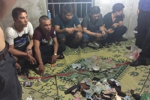 Quảng Bình: Bắt 25 đối tượng đánh bạc, thu giữ trên 100 triệu đồng