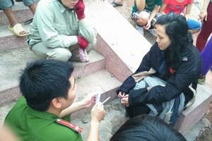 Hà Nội: Giải cứu cô gái tự tử ở hồ Linh Đàm