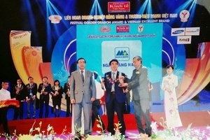 Nam A Bank đoạt giải thưởng “Thương hiệu mạnh Việt Nam 2014”