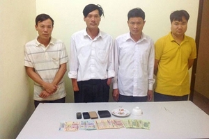 Đại biểu HĐND xã bị bắt tại trận khi đang đánh bạc