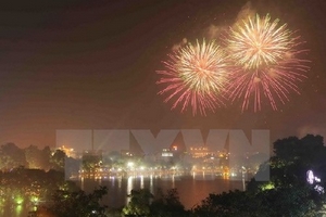 Hà Nội kêu gọi kinh phí xã hội hóa điểm bắn pháo hoa ở bãi giữa sông Hồng