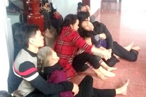 Đẫm nước mắt đón thi thể những công nhân tử nạn trong vụ sập giàn giáo