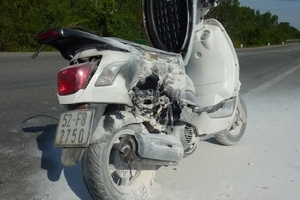 Xe Attila bất ngờ bốc cháy khi đang lưu thông trên đường