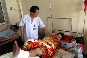 Vụ sập giàn giáo Formosa: 8 bệnh nhân được chuyển ra Hà Nội để điều trị