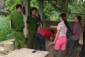 Nửa đêm phát hiện người mang thuốc trừ sâu đổ xuống giếng