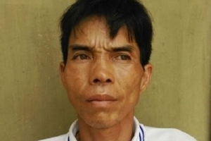 Dùng dao đoạt mạng người đá vào chân cháu mình