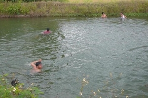 Tìm thấy xác nữ sinh lớp 12 nghi nhảy mương tự vẫn