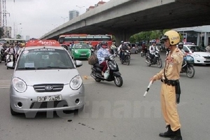 Hà Nội có thể đấu thầu hoạt động taxi, cổ phần hóa 100% các bến xe