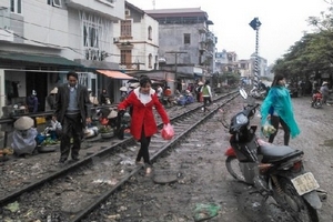 "Sẽ hỗ trợ nếu giải tỏa các hộ buôn bán ở gầm cầu đường sắt Long Biên"