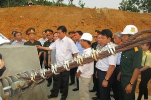 Bộ trưởng Đinh La Thăng kiểm tra hiện trường Dự án hạ tầng giao thông tại Sơn La, Điện Biên