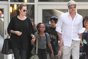 Angelina Jolie và Brad Pitt sắp nhận thêm con nuôi từ Syria?