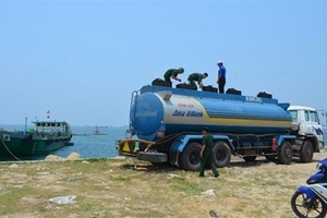 Bắt giữ 7.000 lít xăng không có hóa đơn