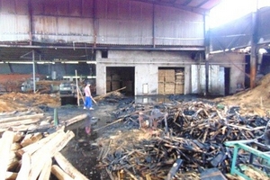 Hà Tĩnh: Chập điện, xưởng gỗ biến thành tro
