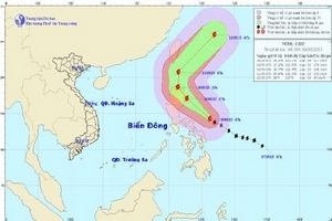 "Siêu bão" Noul giật cấp 17 đang hướng về Biển Đông