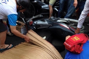 Đi mua bánh sinh nhật cho con, người phụ nữ bị tai nạn thương tâm