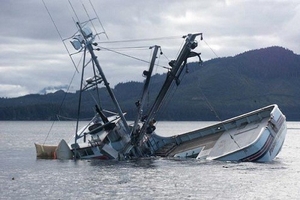 Quảng Ninh: Tìm thấy thi thể hai vợ chồng bị đắm tàu trên biển