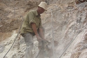 Hiểm họa khôn lường từ việc khai thác đá