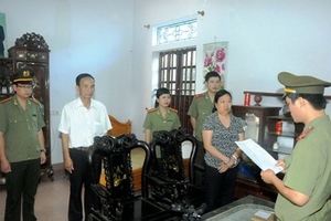 Khởi tố vụ án tổ chức người khác trốn đi nước ngoài