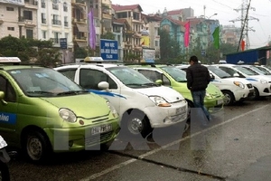 Xăng tăng giá mạnh, taxi tại Hà Nội chuẩn bị tăng giá cước
